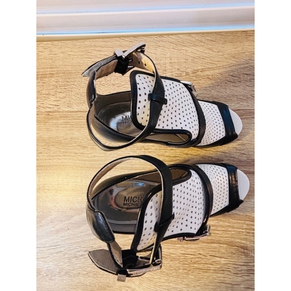 Michael Kors Peep Toes Laser Cut Buckle Heels Black and White Womens Size 8 - Picture 5 of 12